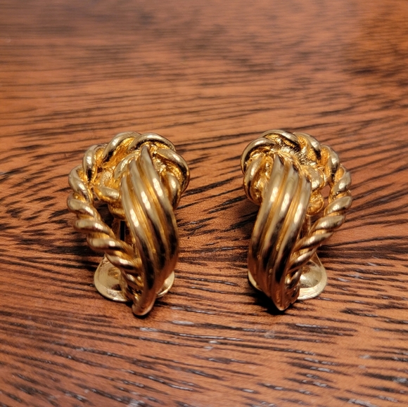Dior Jewelry - Christian Dior 70's rope series clip on earrings